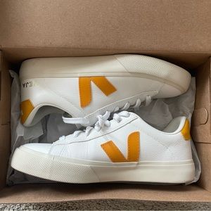 Veja Campo Sneaker (Women) EXTRA WHITE OURO